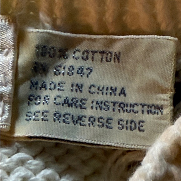 The Eagle’s Eye Vintage 100% Cotton Hand Knit Squirrel Pompom Sweater - Picture 6 of 7